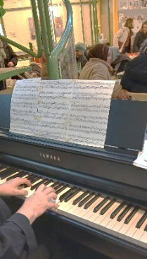 musikalische Begleitung am Klavier